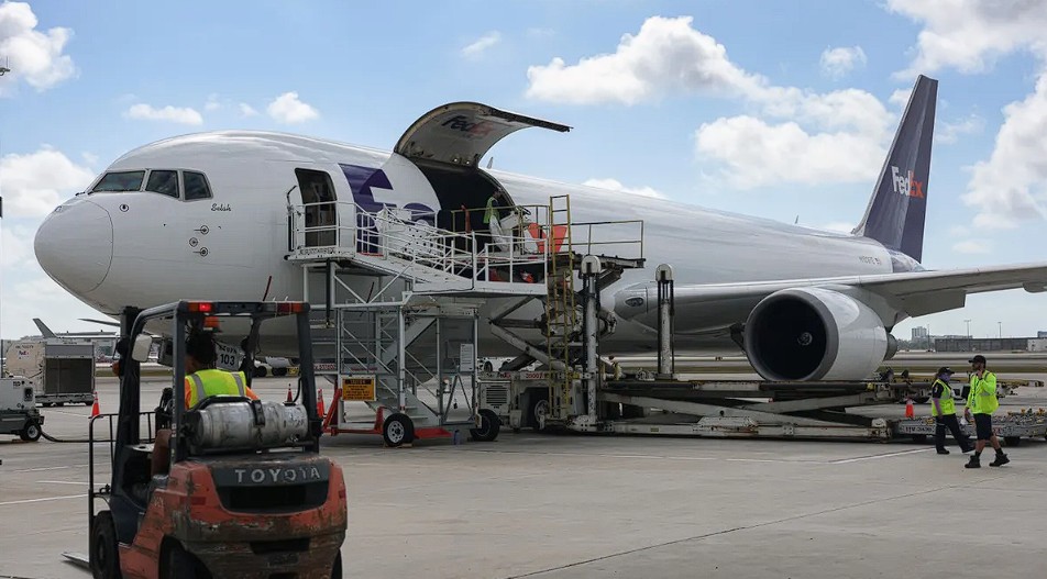 Global Air Cargo Rates Surge 30% Amid Capacity Constraints