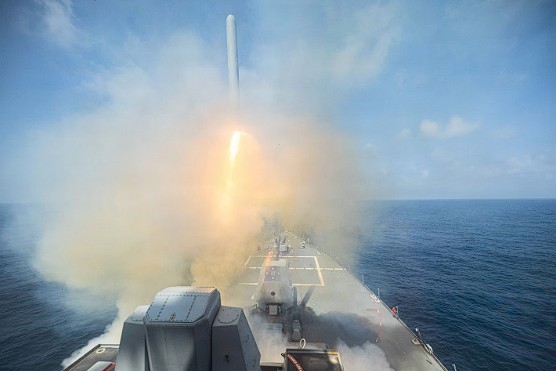 US-Iran Strikes Escalate, Hormuz Tensions Rise
